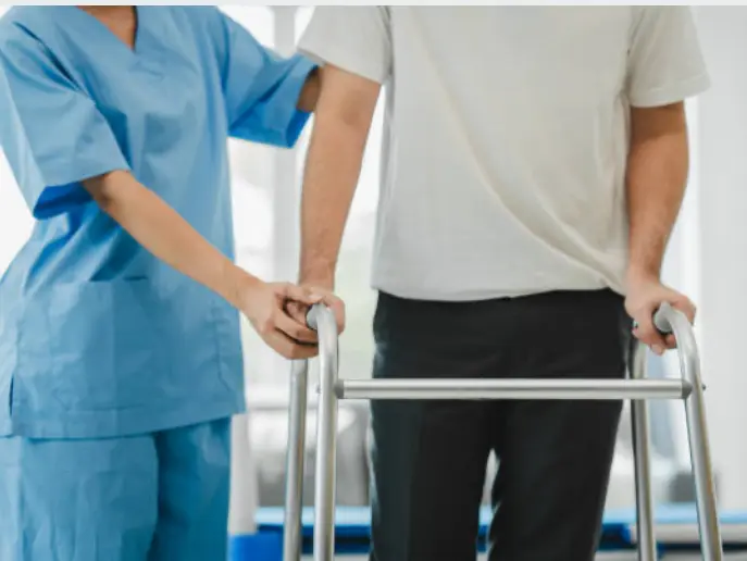 Rééducation post-opératoire et kinésithérapie orthopédique à Tournai pour retrouver force et équilibre après une intervention chirurgicale.